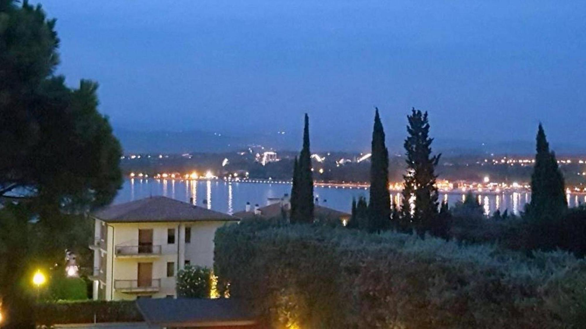 Appartamento Peschiera Песк'єра-дель-Гарда Екстер'єр фото