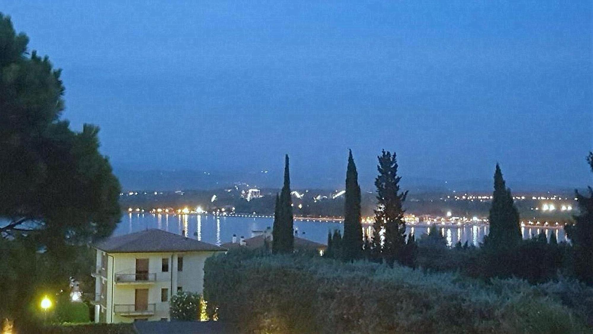 Appartamento Peschiera Песк'єра-дель-Гарда Екстер'єр фото